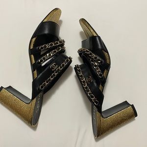 Chanel shoes ,very comfortable…just beautiful 😻,you can wear them at any time